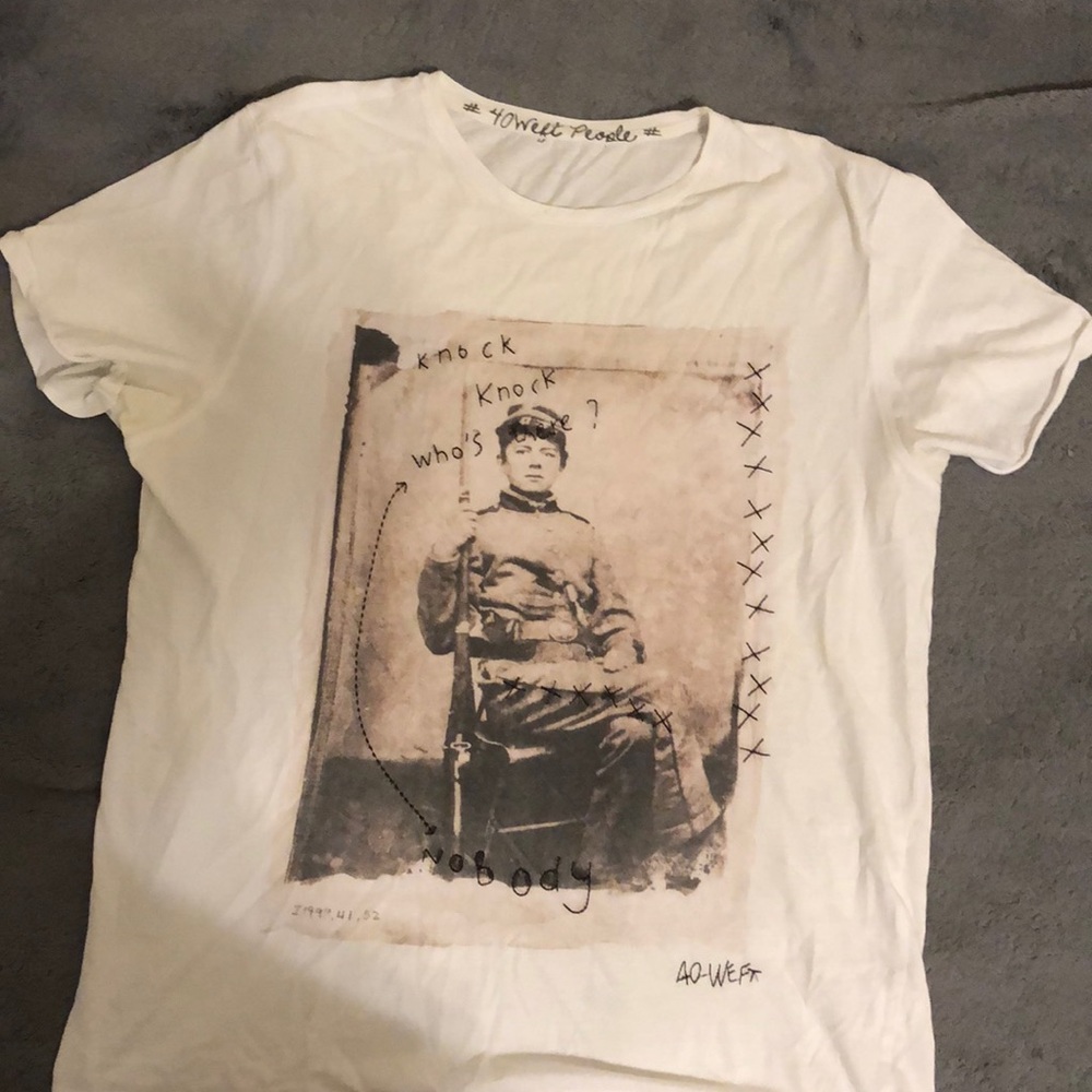 40-Weft white graphic T-shirt